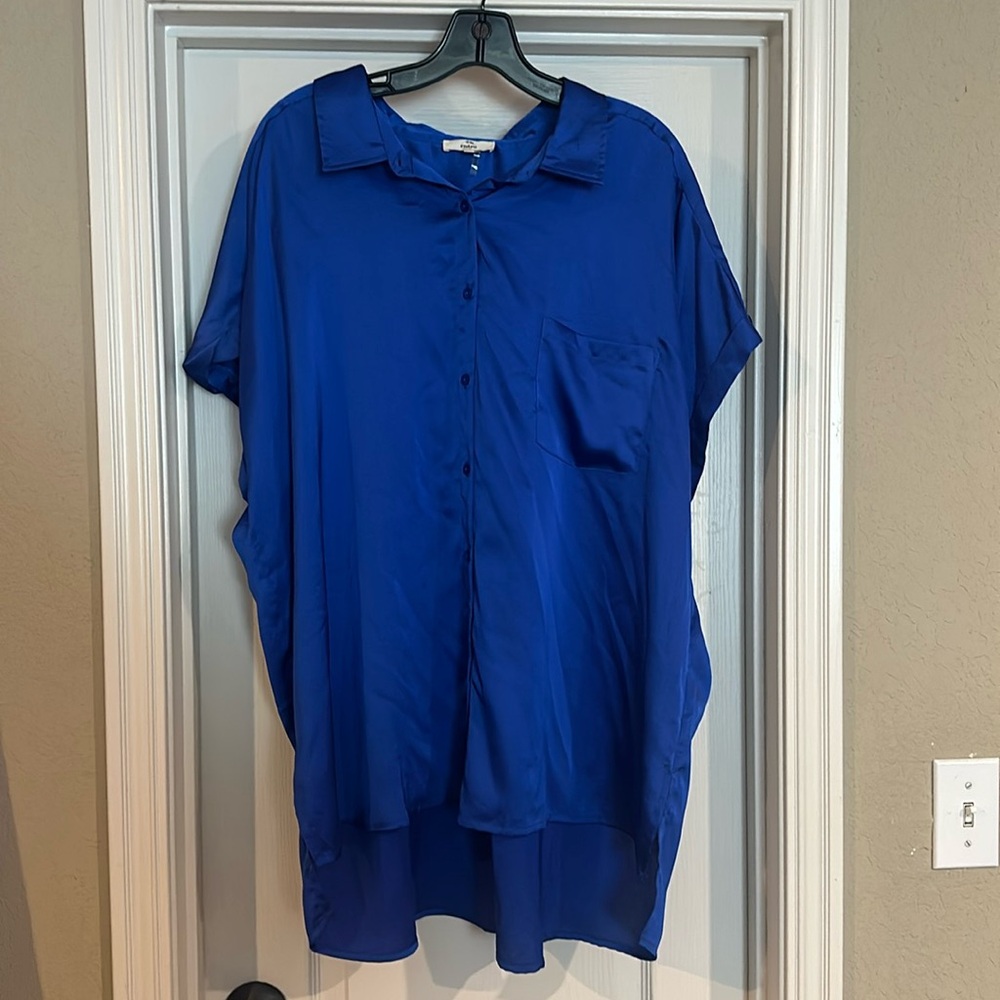 Royal blue high low button up top.